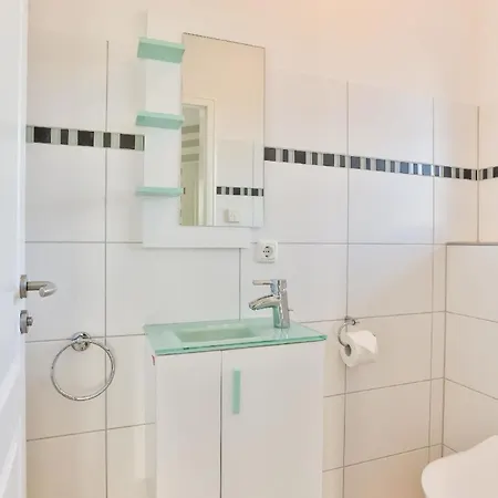Dom wakacyjny Schoenes In Middelhagen Mit Grossem Garten Und In Der Naehe *