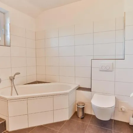 Dom wakacyjny Schoenes In Middelhagen Mit Grossem Garten Und In Der Naehe