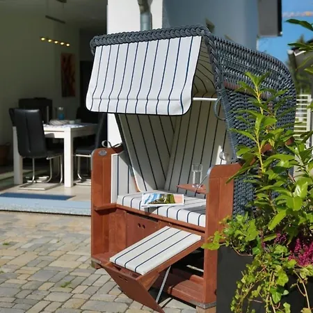 Dom wakacyjny Schoenes In Middelhagen Mit Grossem Garten Und In Der Naehe Lobbe