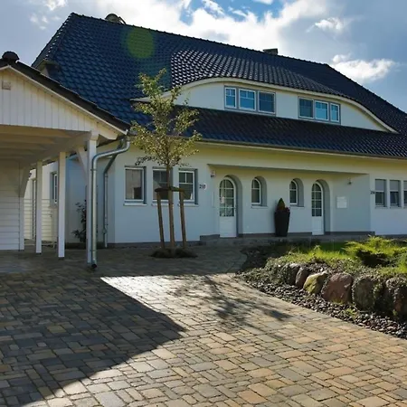 Schoenes In Middelhagen Mit Grossem Garten Und In Der Naehe Lobbe